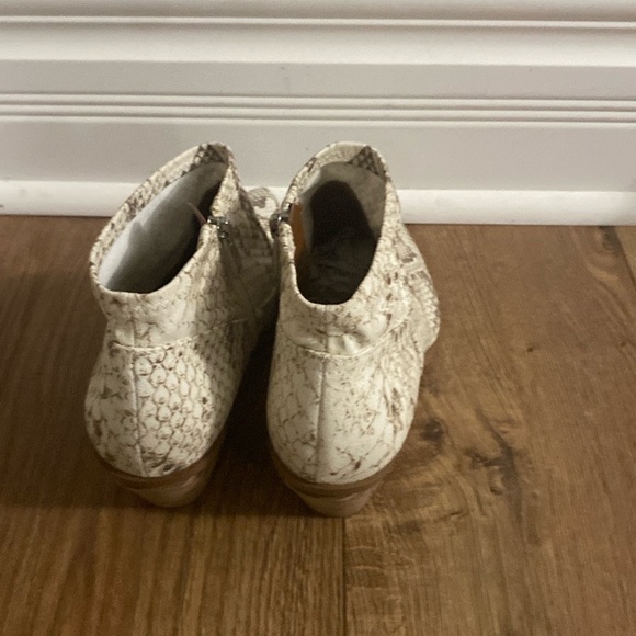 Franco sarto boots in sizes 7.5 in Beige - Picture 2 of 5